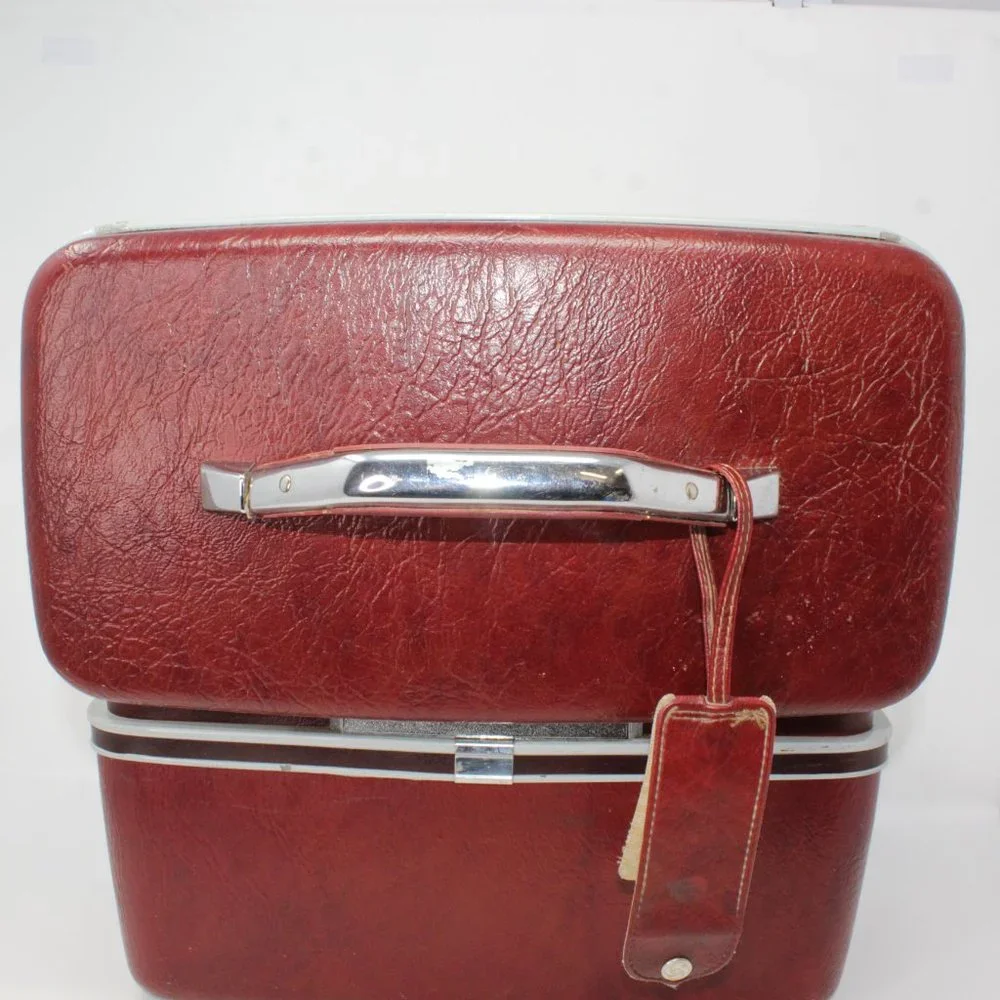 Vintage Samsonite Silhouette II Burgundy Red Train Clam Case No keys